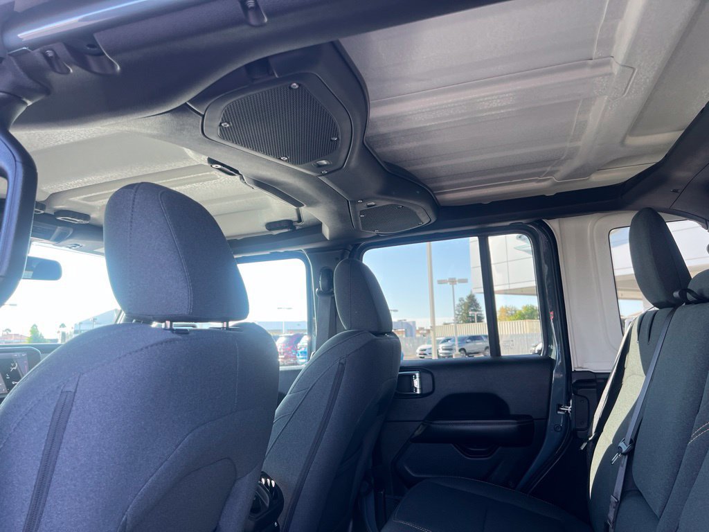 Used 2025 Jeep Wrangler Unlimited Sahara AWD/4WD image 23