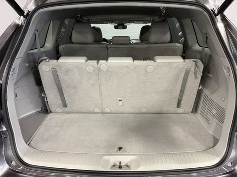 Used 2019 Toyota Highlander XLE AWD/4WD image 16