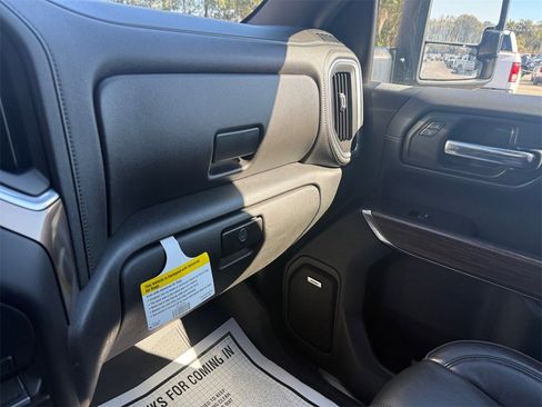 Used 2020 Chevrolet Silverado 1500 High Country w/ Technology Package image 25