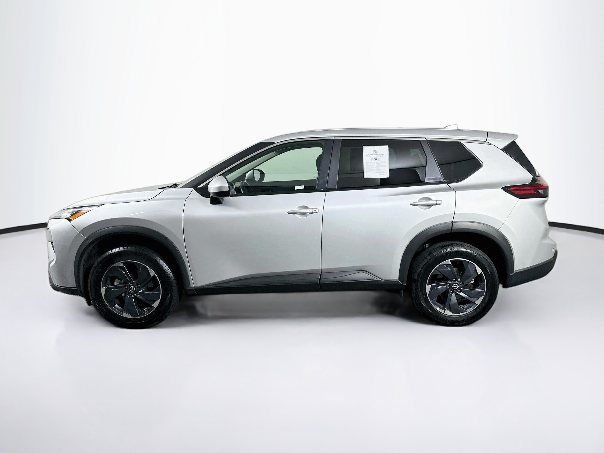 Used 2025 Nissan Rogue SV FWD image 4
