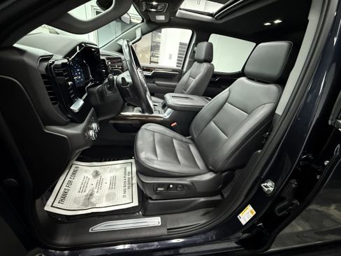 Used 2022 GMC Sierra 1500 Elevation w/ Preferred Package image 12