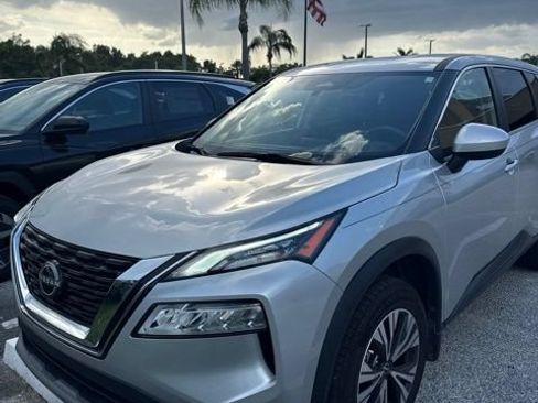 Used 2023 Nissan Rogue SV FWD image 2