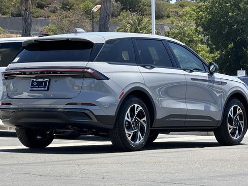 New 2026 Lincoln Nautilus Premier w/ Jet Appearance Package AWD/4WD image 2