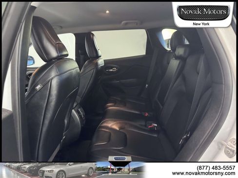 Used 2022 Jeep Cherokee Trailhawk image 11