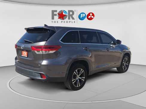 Used 2019 Toyota Highlander Plus FWD image 5