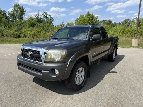 Used 2011 Toyota Tacoma 4x4 Access Cab V6 w/ TRD Off-Road Pkg image 1