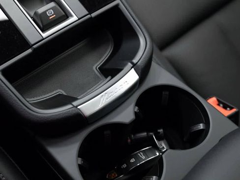 Certified 2025 Porsche Macan image 22