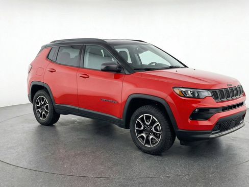 Used 2025 Jeep Compass Trailhawk AWD/4WD image 1