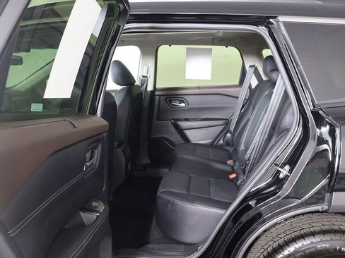 Used 2023 Nissan Rogue SV w/ SV Premium B Package image 31