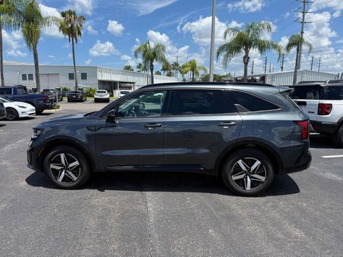 Used 2023 Kia Sorento EX w/ Panoramic Sunroof Package FWD image 4