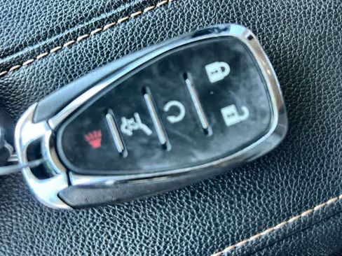 Used 2021 Chevrolet Traverse LT image 21