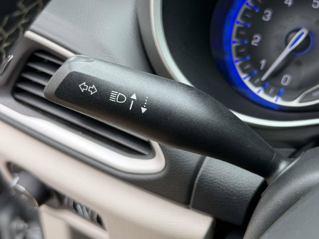 Used 2024 Chrysler Pacifica Touring-L FWD image 26