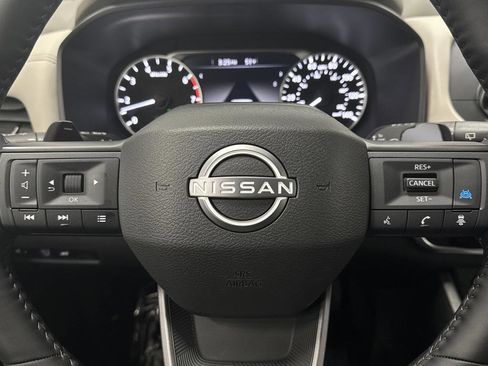 Used 2025 Nissan Rogue SV image 14