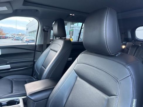 Certified 2022 Ford Explorer XLT w/ Equipment Group 202A image 16