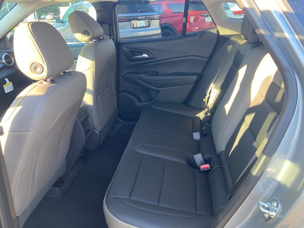 New 2026 Chevrolet Trax ACTIV w/ Sunroof Package FWD image 21