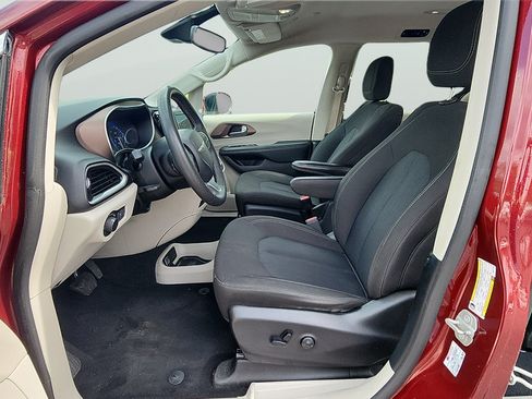 Used 2023 Chrysler Voyager LX FWD image 15