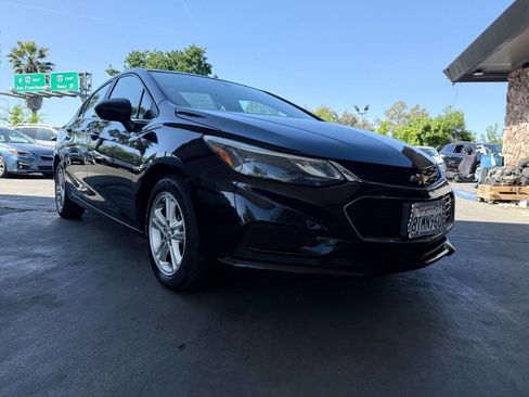 Used 2018 Chevrolet Cruze LT image 20