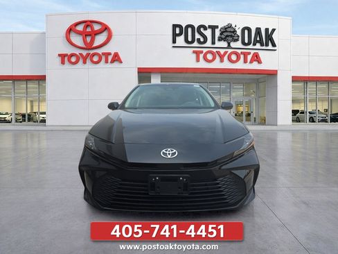 Used 2025 Toyota Camry LE FWD image 9