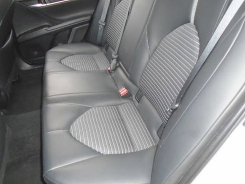 Used 2023 Toyota Camry SE image 3