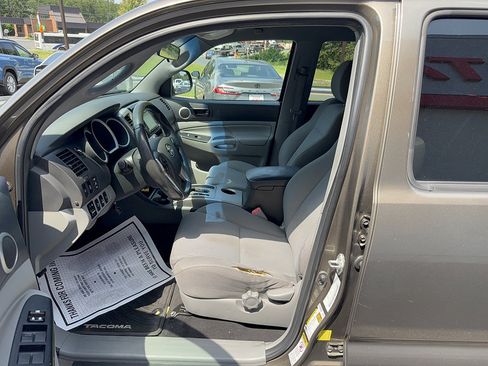 Used 2014 Toyota Tacoma 4x4 Double Cab w/ TRD Off-Road Package image 10