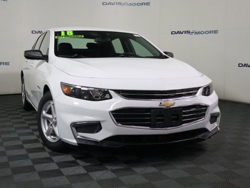 Used 2018 Chevrolet Malibu LS FWD image 2