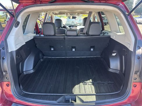 Used 2017 Subaru Forester 2.5i Touring AWD/4WD image 12