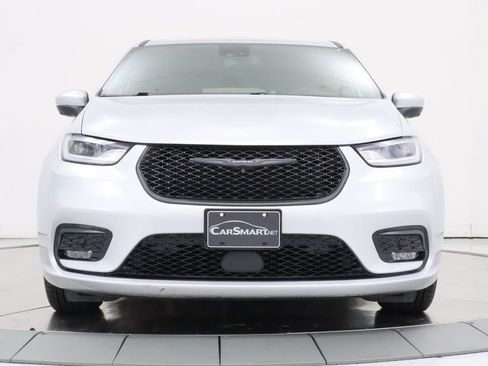 Used 2023 Chrysler Pacifica Touring-L w/ S Appearance Package FWD image 8