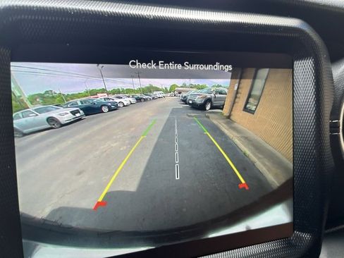 Used 2021 Jeep Wrangler Unlimited Sahara image 2