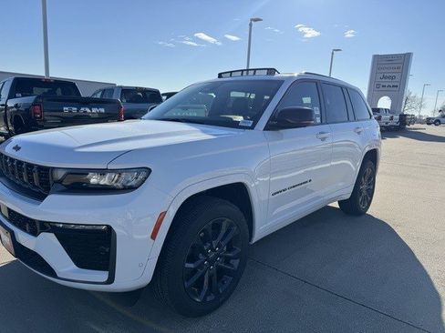 New 2026 Jeep Grand Cherokee Limited Reserve image 3