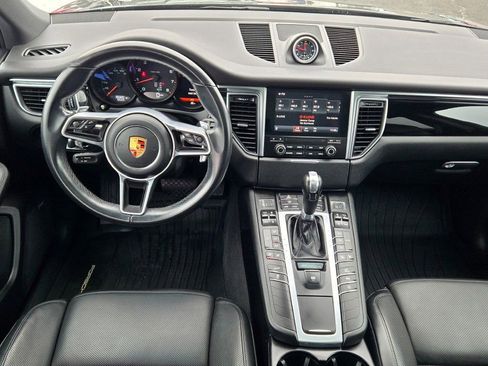 Used 2018 Porsche Macan image 18