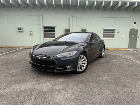 Used 2015 Tesla Model S 85 RWD image 2