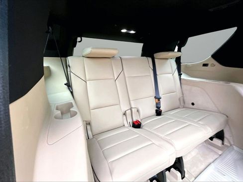 Used 2024 Cadillac Escalade Premium Luxury AWD/4WD image 26