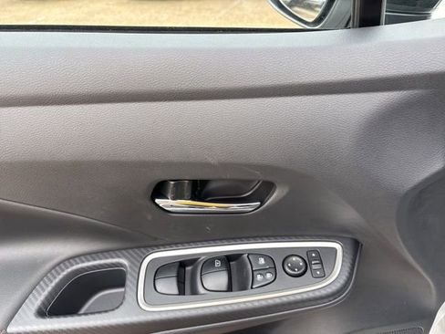 New 2025 Nissan Versa SR image 12