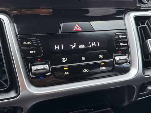 Used 2022 Kia Sorento EX w/ Panoramic Sunroof Package image 32