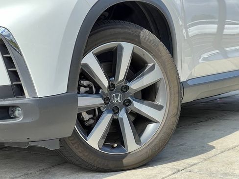 Used 2024 Honda Pilot Touring image 2