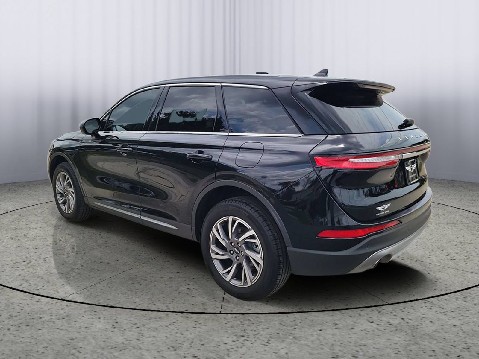 Used 2024 Lincoln Corsair FWD image 4