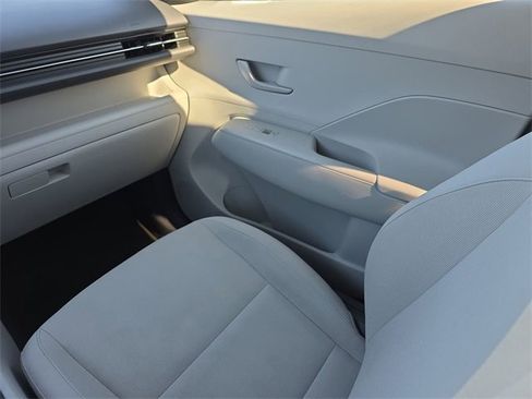 Used 2024 Hyundai Kona SEL image 14