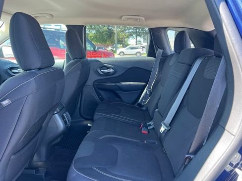 Used 2015 Jeep Cherokee Latitude w/ Comfort/Convenience Group AWD/4WD image 15