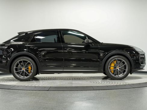 Used 2024 Porsche Cayenne Turbo GT AWD/4WD image 20