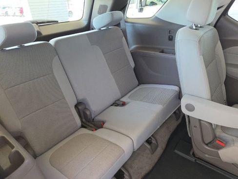 Used 2021 Chevrolet Traverse LT FWD image 13
