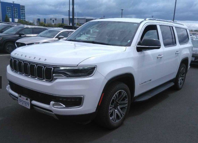 Used 2023 Jeep Wagoneer L Series II AWD/4WD image 2