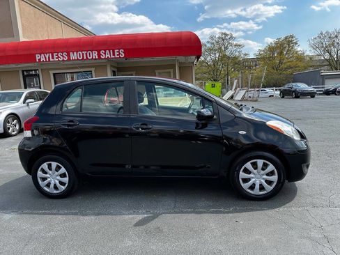 Used 2011 Toyota Yaris 4-Door Hatchback w/ Convenience Pkg image 8