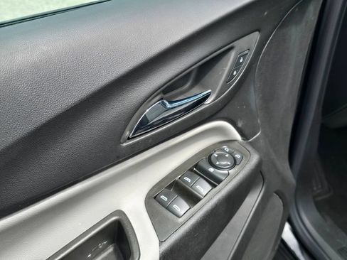 Used 2024 Chevrolet Equinox LS w/ Midnight Edition FWD image 11