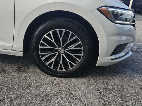 Used 2019 Volkswagen Jetta SEL w/ Cold Weather Package FWD image 9
