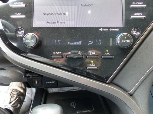 Used 2019 Toyota Camry XSE FWD image 33