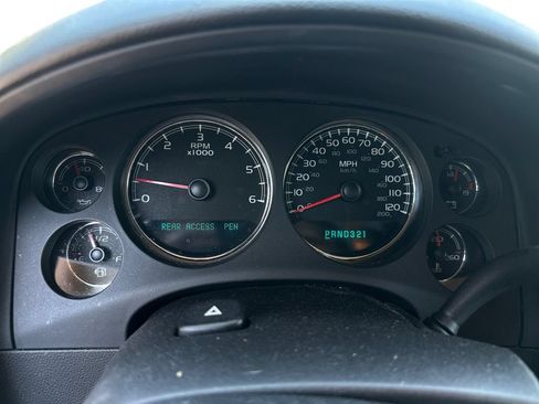 Used 2007 Chevrolet Tahoe LTZ w/ LTZ Preferred Equipment Group RWD image 18