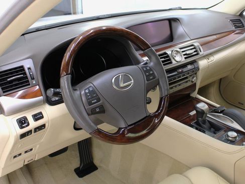 Used 2016 Lexus LS 460 w/ Comfort Package image 32