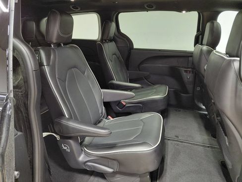 Used 2026 Chrysler Pacifica Limited w/ S Appearance Package AWD/4WD image 40