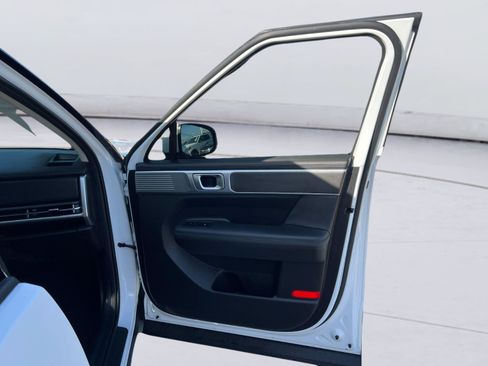 Used 2025 Hyundai Santa Fe SEL FWD image 17