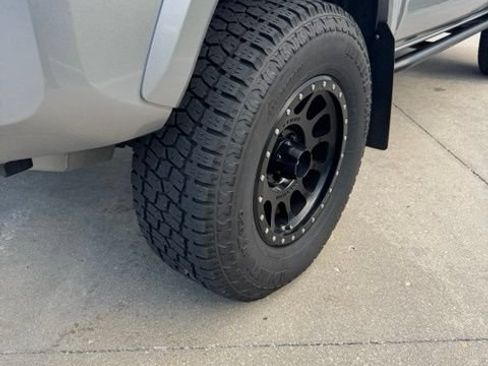 Used 2019 Toyota Tacoma TRD Sport AWD/4WD image 9